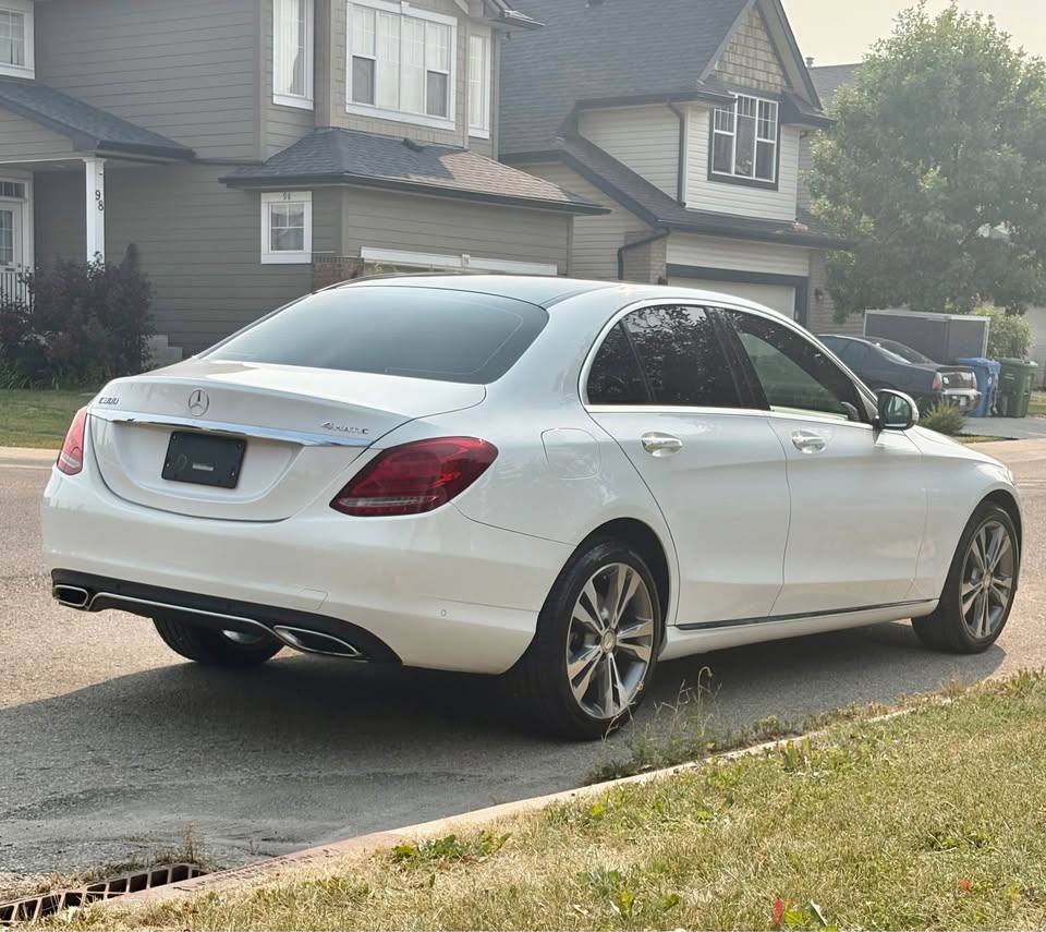 2015 Mercedes-Benz C300 photo 4